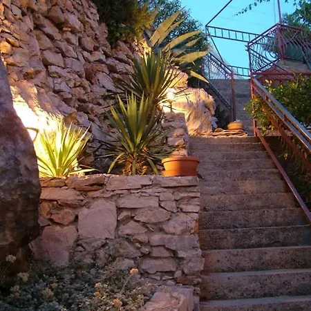 Mladina Affittacamere 3*